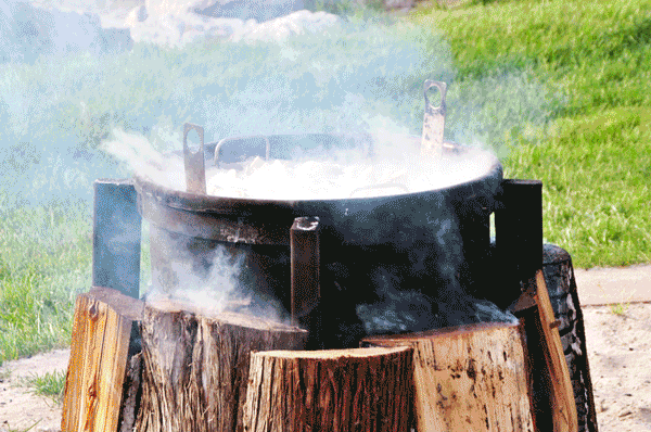 Click Photo to View More Fish Boil Scenes